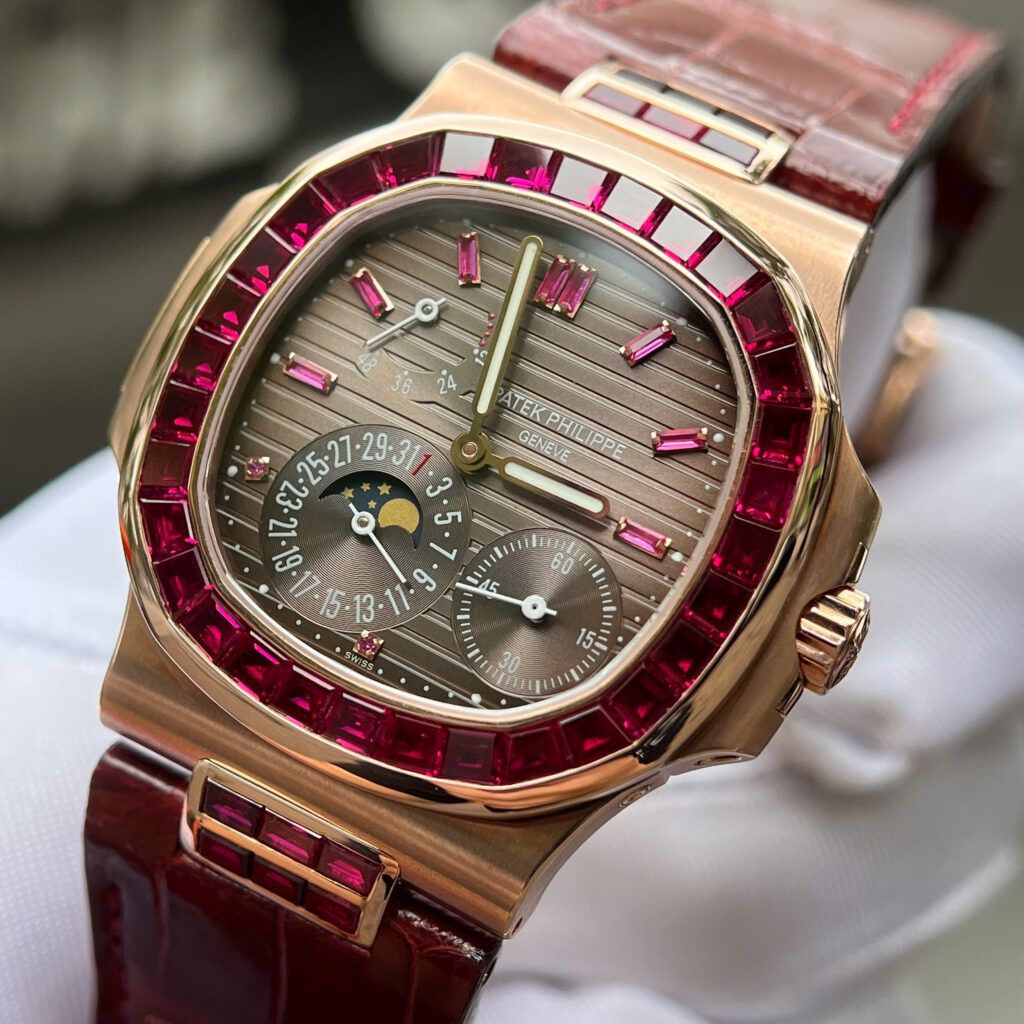 Đồng hồ Patek Philippe Nautilus 5724 chế tác bọc vàng thật + đính ruby đỏ 40mm (2)