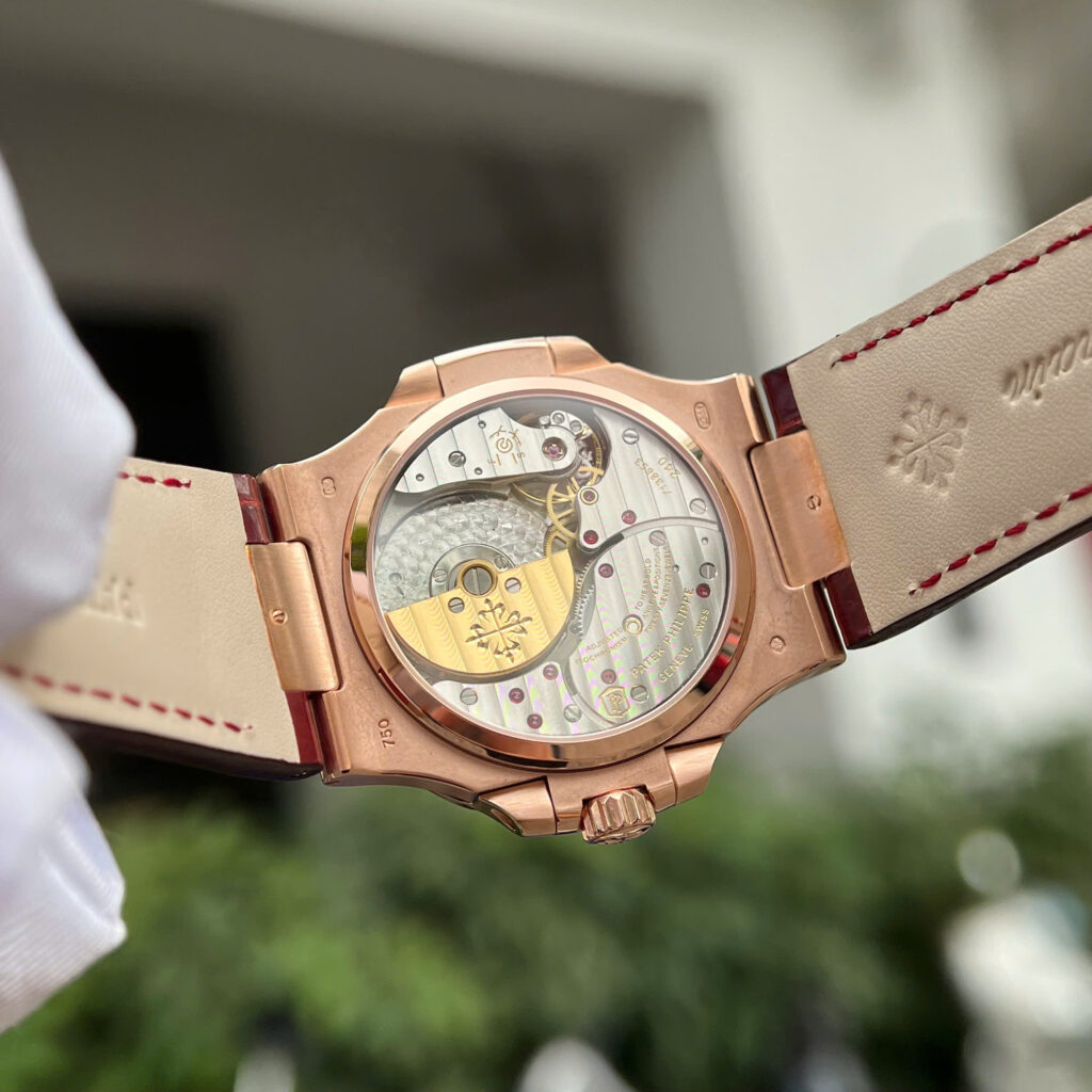 Đồng hồ Patek Philippe Nautilus 5724 chế tác bọc vàng thật + đính ruby đỏ 40mm (2)