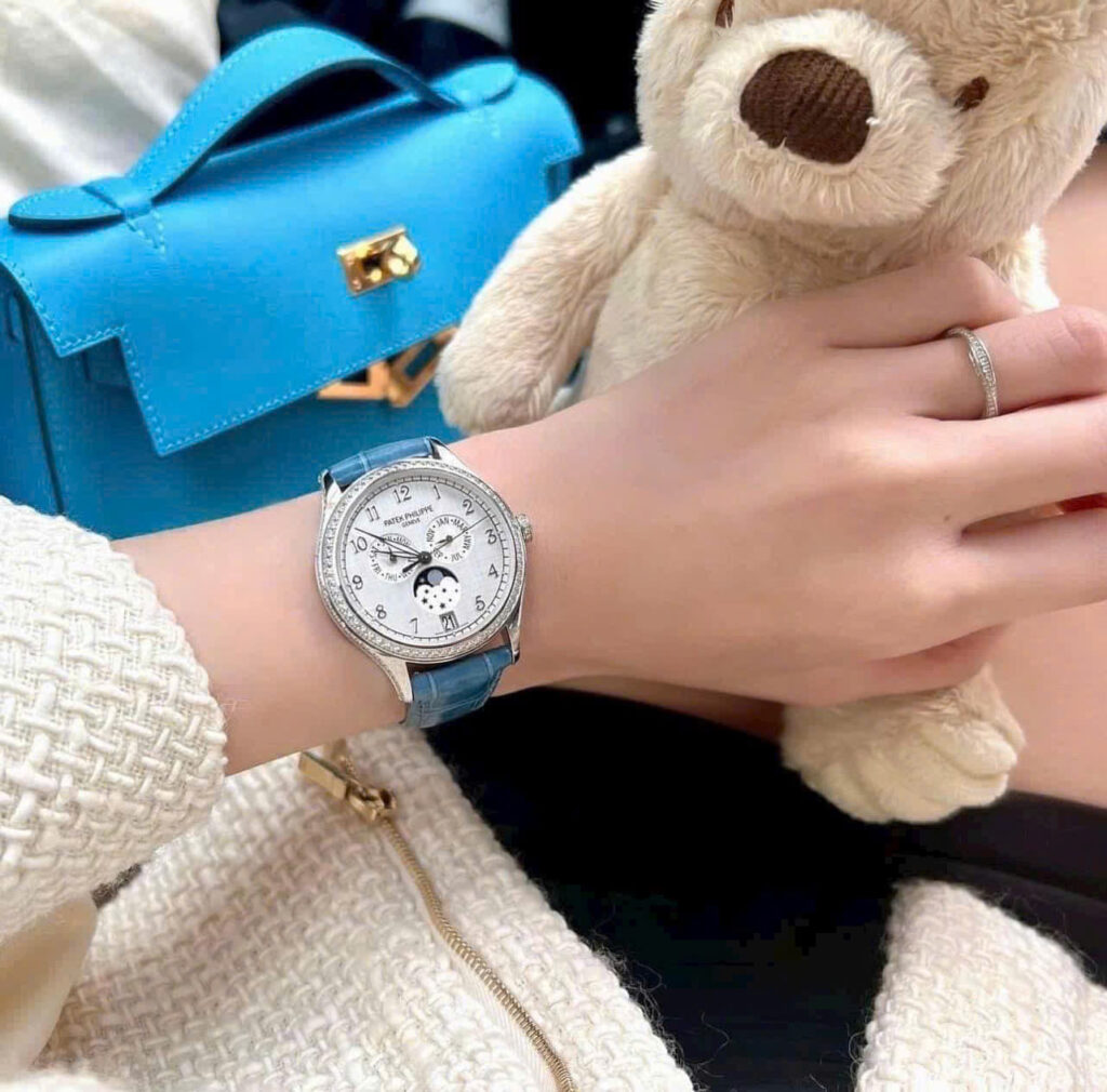 Đồng hồ Patek Philippe Replica 11 Complications 4947G mặt trắng dây da 38mm (2)