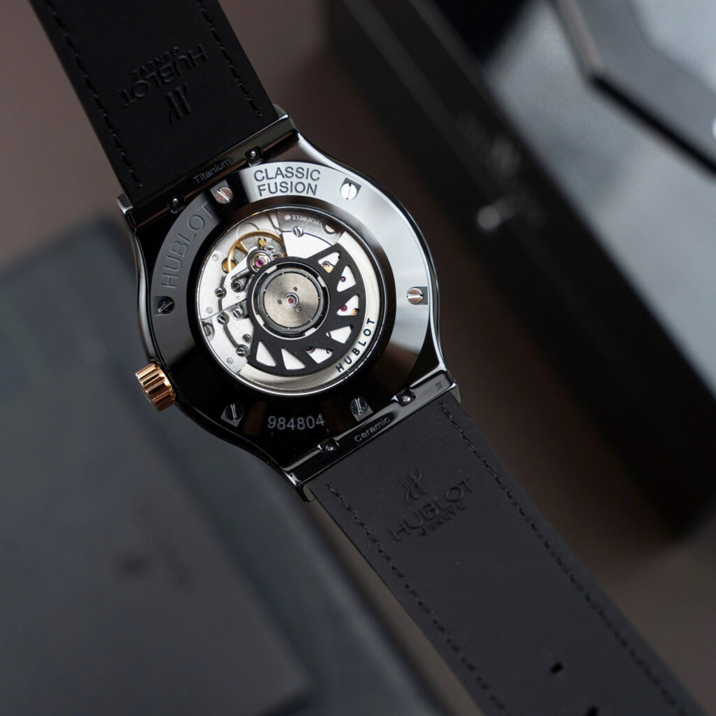 Đồng hồ Hublot Classic Fusion Ceramic King Gold Rep 11 mặt carbon xưởng JJZ 42mm (2)