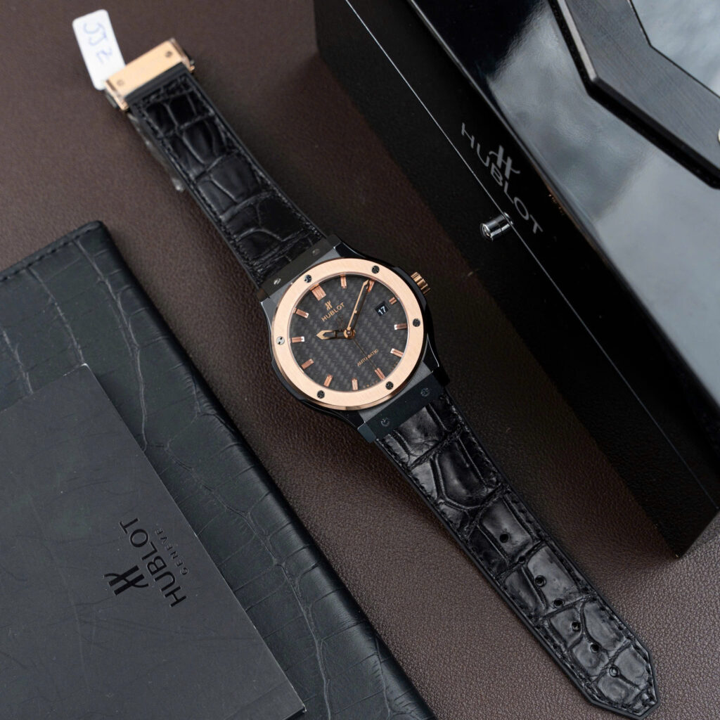 Đồng hồ Hublot Classic Fusion Ceramic King Gold Rep 11 mặt carbon xưởng JJZ 42mm (2)