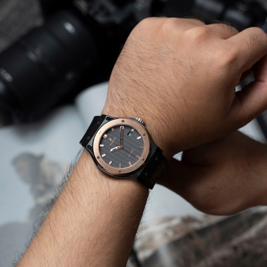 Đồng hồ Hublot Classic Fusion Ceramic King Gold Rep 11 mặt carbon xưởng JJZ 42mm (2)