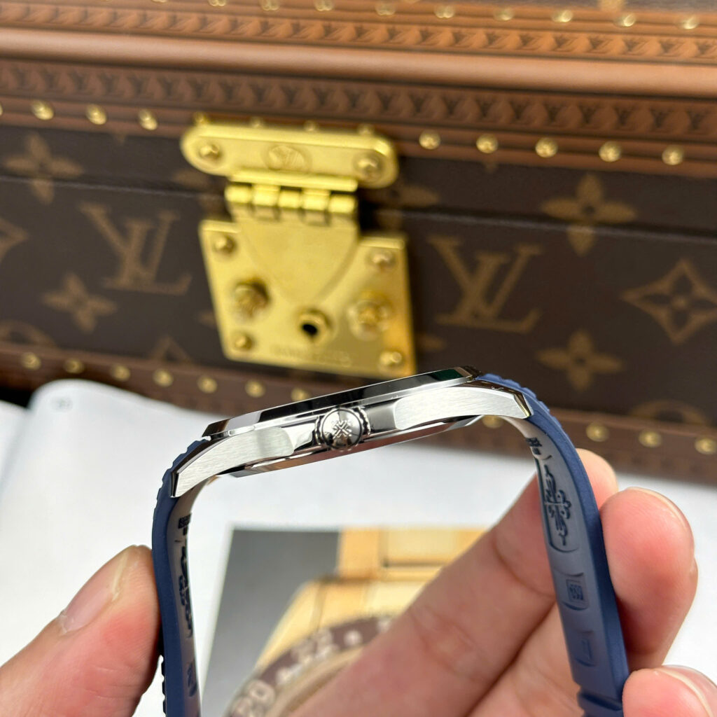 Đồng hồ Patek Philippe Aquanaut 5168 chế tác màu xanh blue tinh chỉnh full chi tiết chuẩn auth 42 (2)