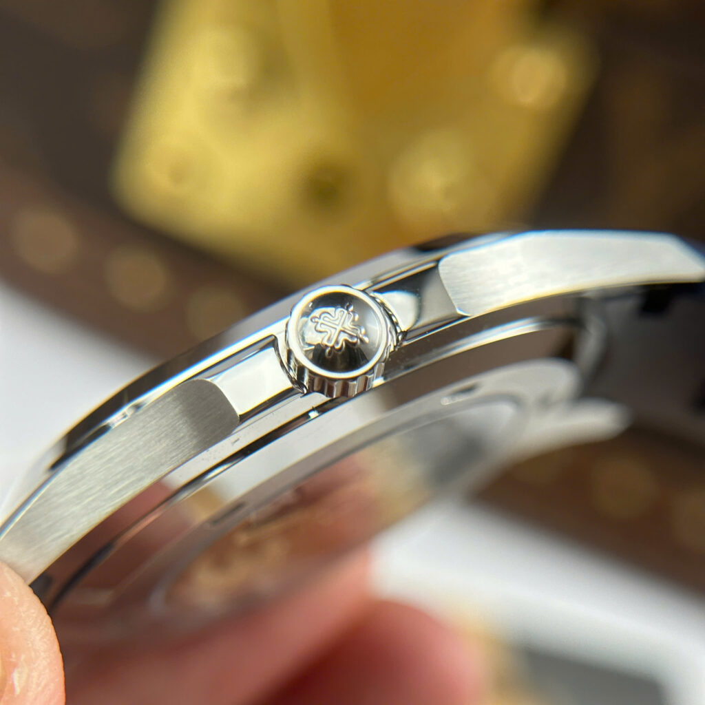 Đồng hồ Patek Philippe Aquanaut 5168 chế tác màu xanh blue tinh chỉnh full chi tiết chuẩn auth 42 (2)