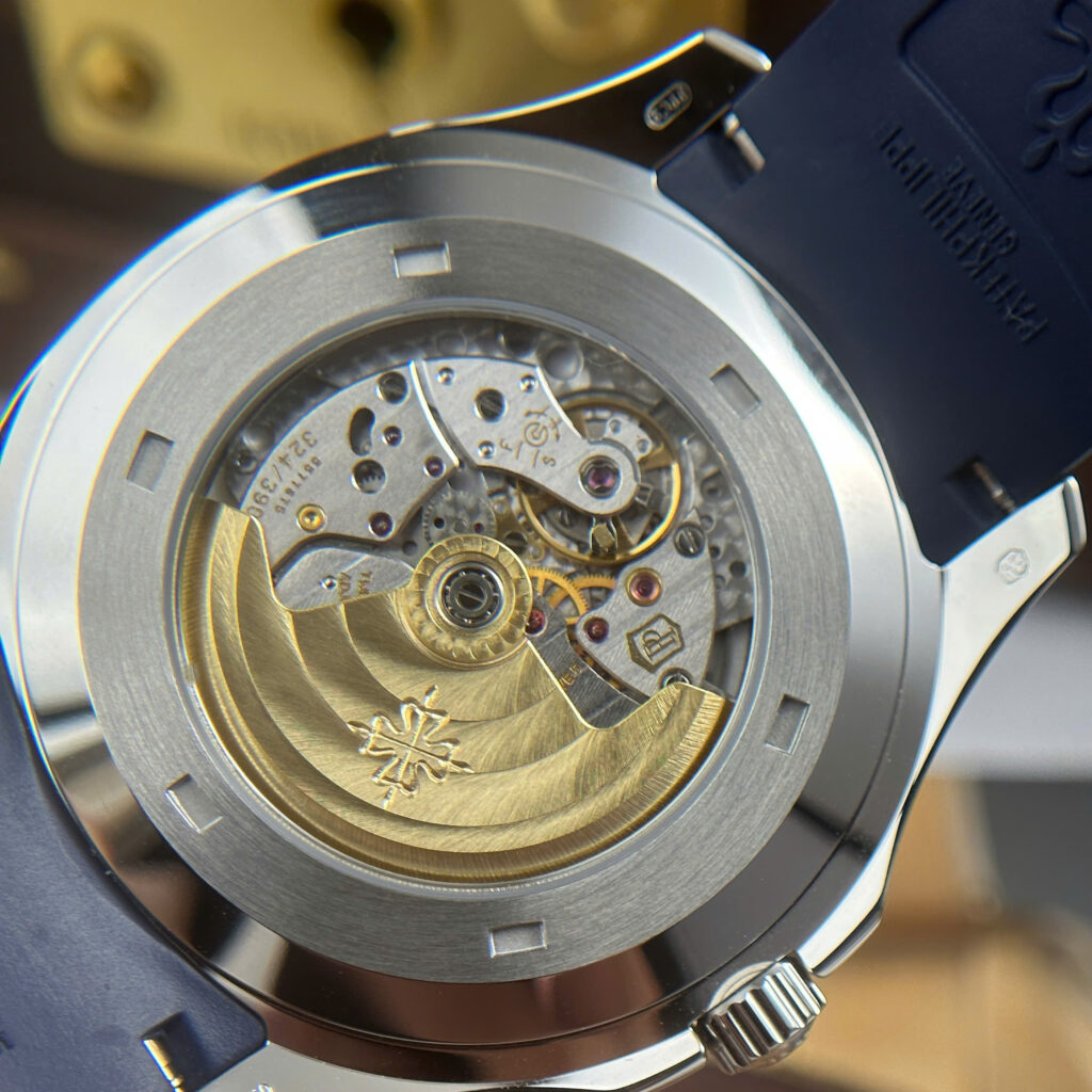 Đồng hồ Patek Philippe Aquanaut 5168 chế tác màu xanh blue tinh chỉnh full chi tiết chuẩn auth 42 (2)