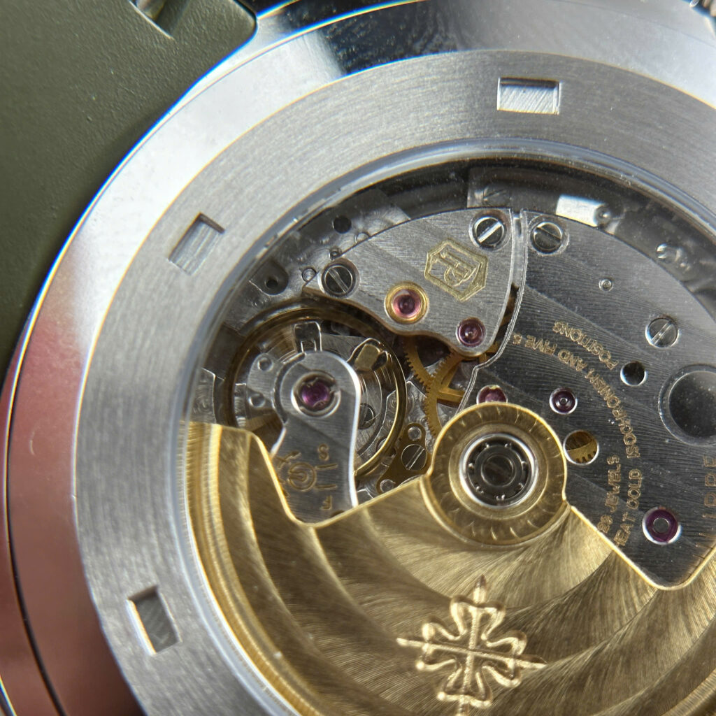 Đồng hồ Patek Philippe Aquanaut 5168 màu xanh quân đội tinh chỉnh full chi tiết chuẩn auth 42 (2)