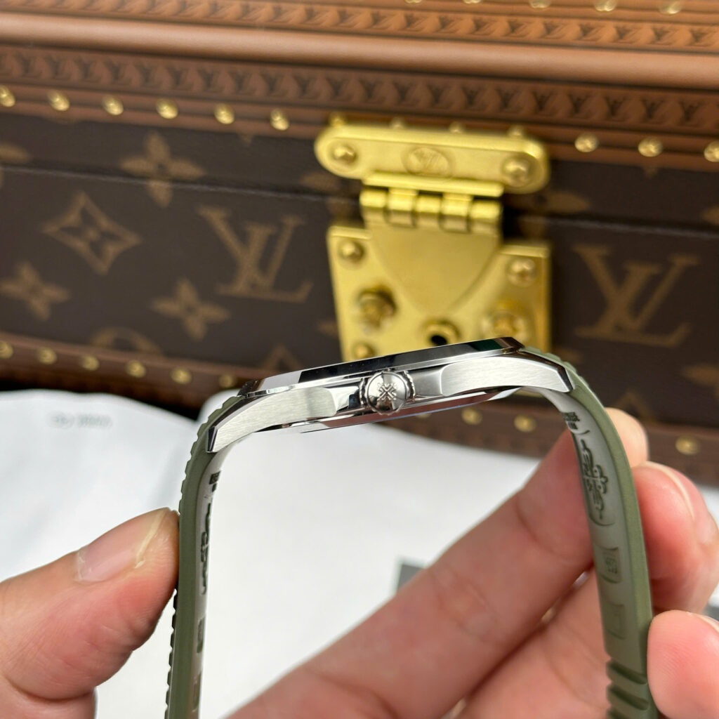 Đồng hồ Patek Philippe Aquanaut 5168 màu xanh quân đội tinh chỉnh full chi tiết chuẩn auth 42 (2)