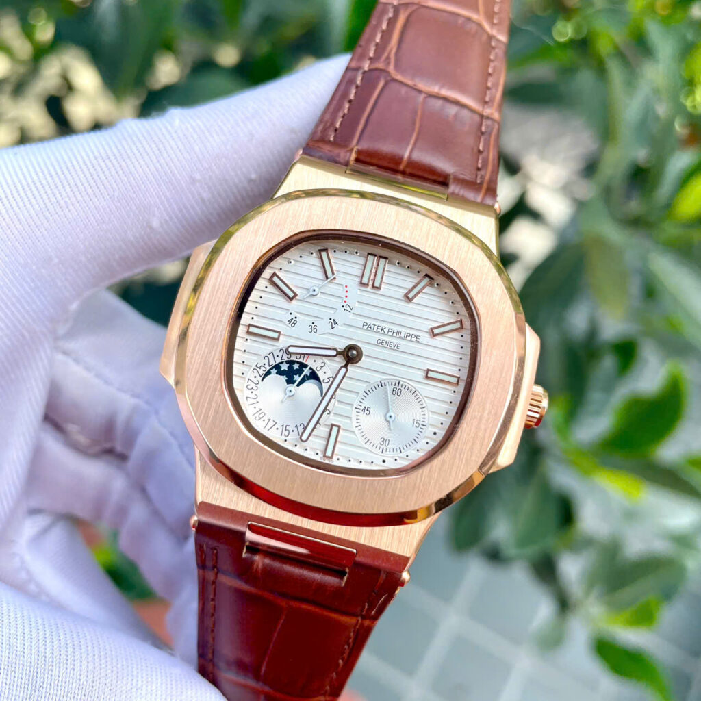 Đồng hồ Patek Philippe Nautilus 5712 mặt trắng dây da nâu fake cao cấp 40mm