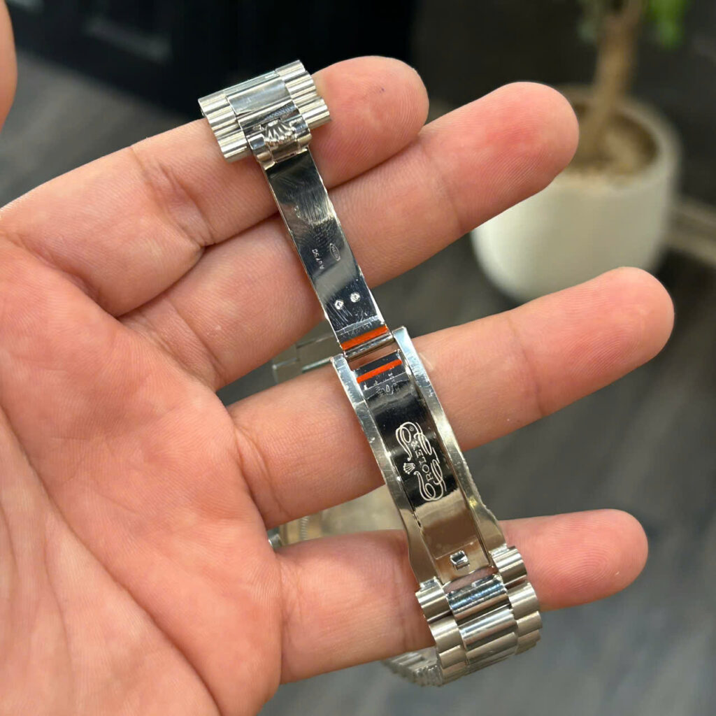 Đồng hồ nam Rolex Day-Date Rep 11 đính kim cương moissanite trọng lượng 200 gram 40mm (2)