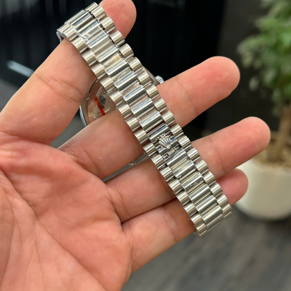 Đồng hồ nam Rolex Day-Date Rep 11 đính kim cương moissanite trọng lượng 200 gram 40mm (2)