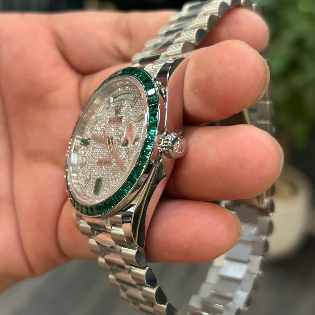 Đồng hồ nam Rolex Day-Date Rep 11 đính kim cương moissanite trọng lượng 200 gram 40mm (2)