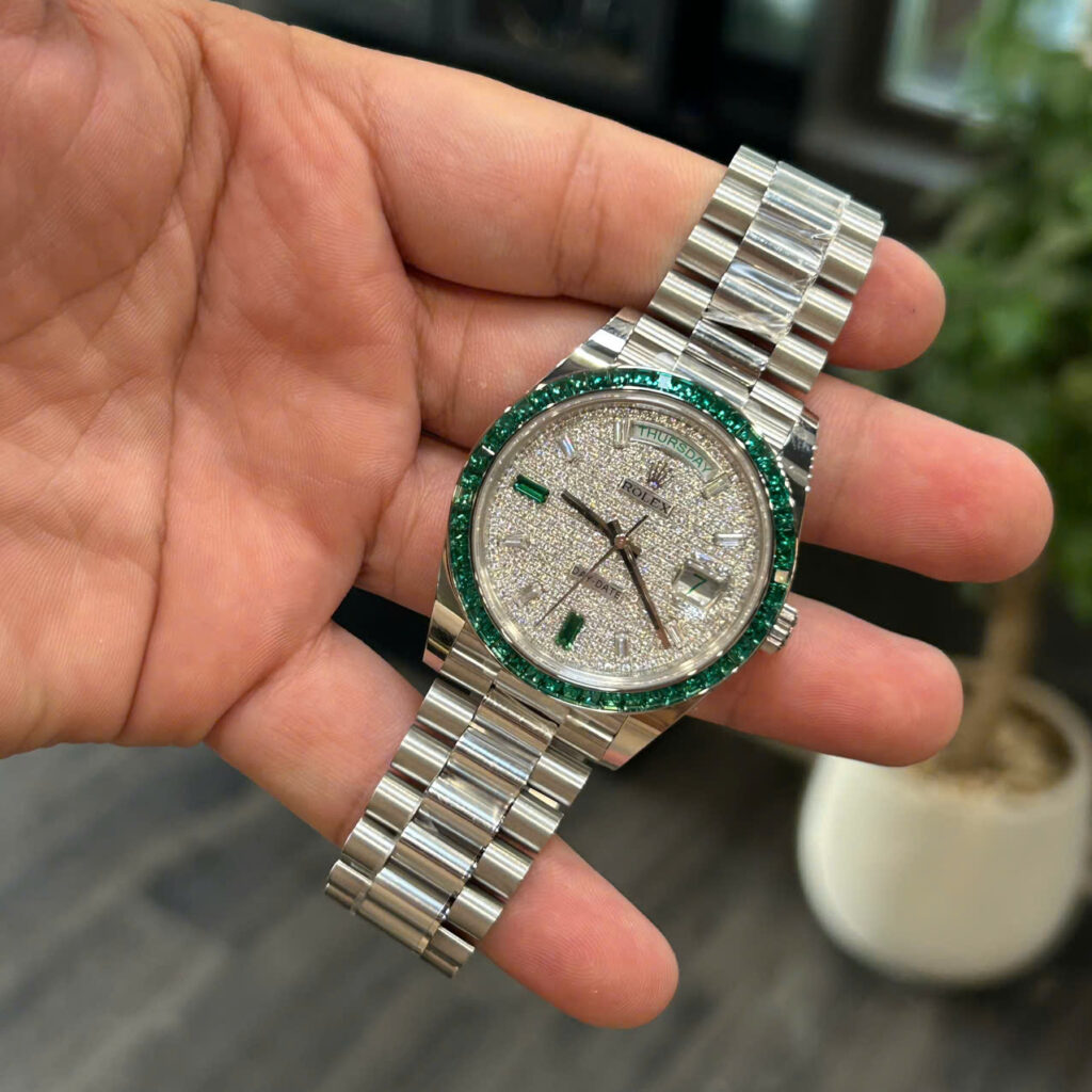 Đồng hồ nam Rolex Day-Date Rep 11 đính kim cương moissanite trọng lượng 200 gram 40mm (2)
