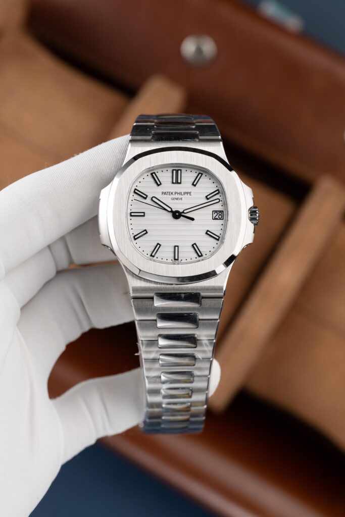 Đồng hồ Patek Philippe Nautilus 5711 mặt trắng Replica 11 máy khắc nhà máy BBF 40mm (2)