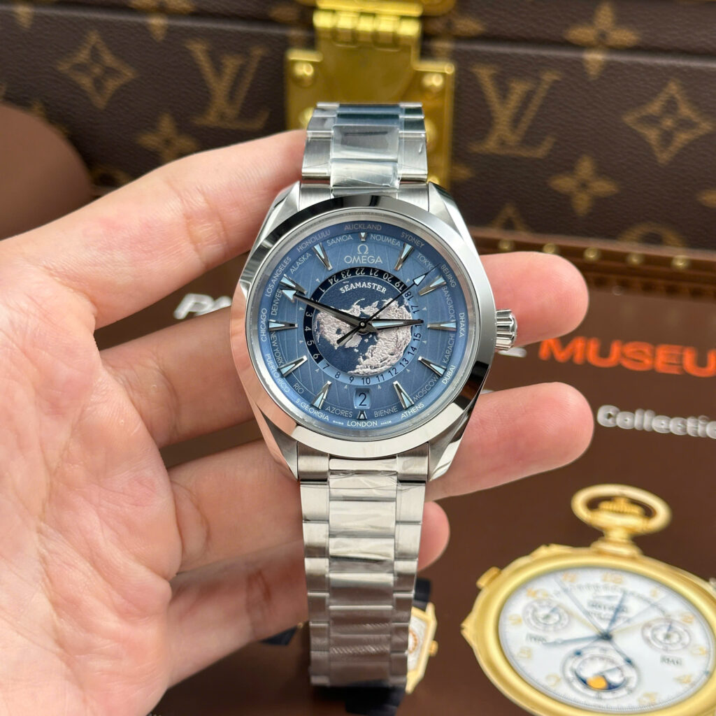Đồng hồ Omega Rep 11 Seamaster Aqua Terra Worldtimer Summer Blue dây kim loại nhà máy VS 43mm (2)