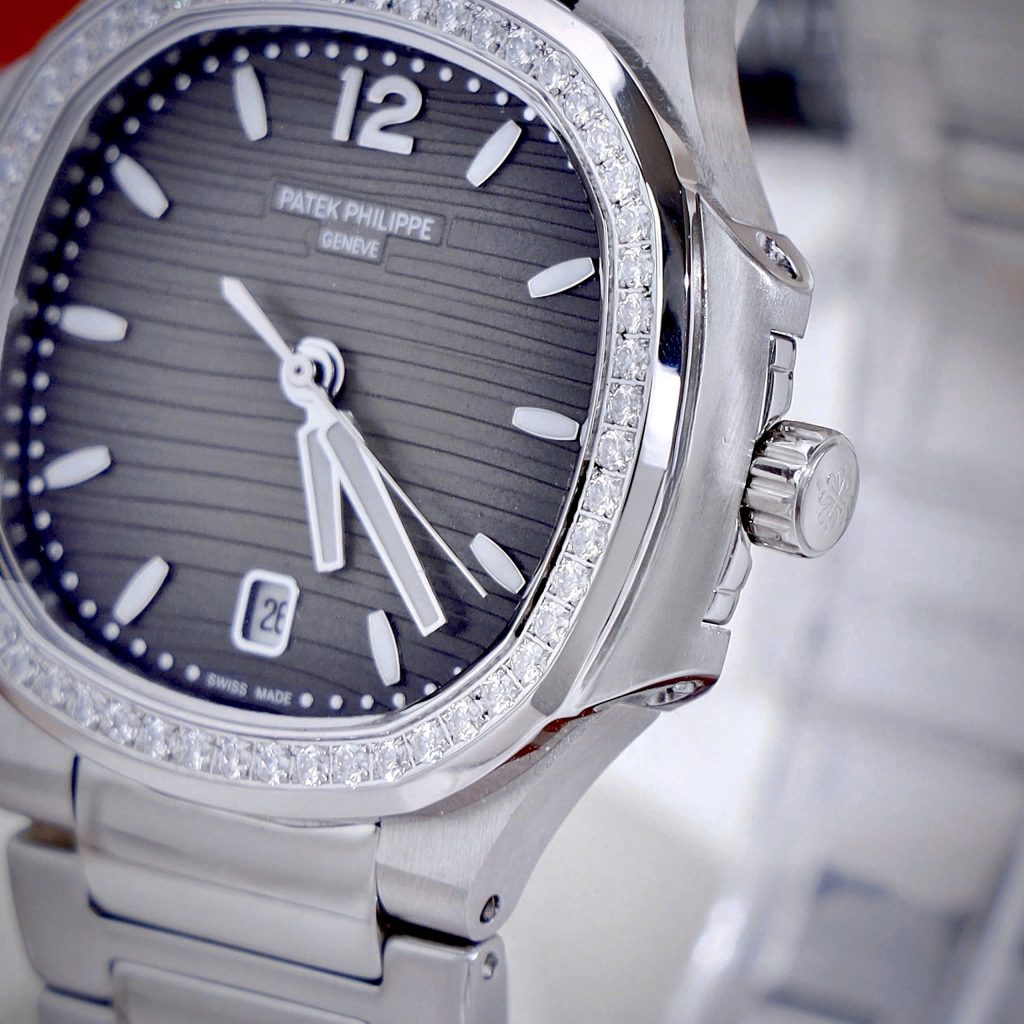 Đồng Hồ Patek Philippe Nautilus 7118 Nữ Mặt Xám Đính Đá Fake Cao Cấp 35mm