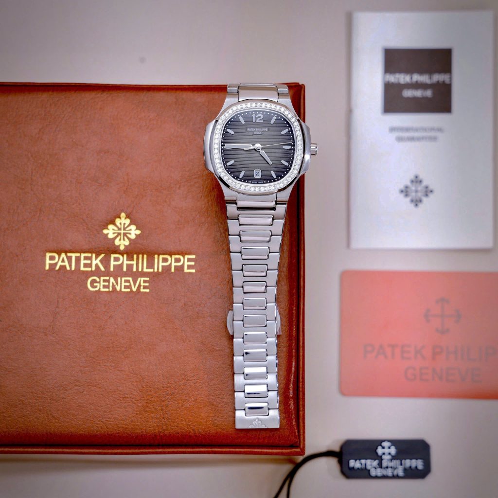 Đồng Hồ Patek Philippe Nautilus 7118 Nữ Mặt Xám Đính Đá Fake Cao Cấp 35mm