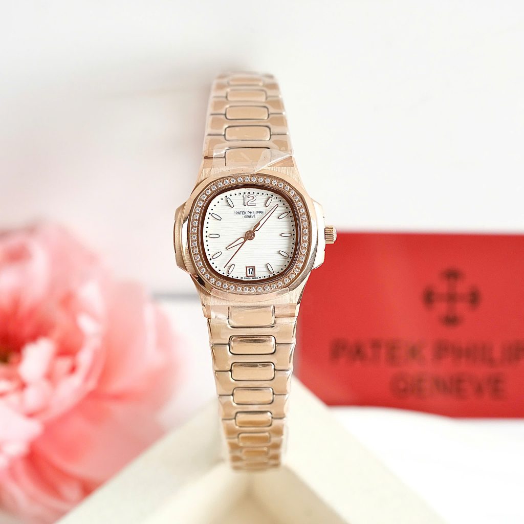 Đồng hồ Patek Philippe Nautilus 7118 nữ mặt trắng vỏ mạ vàng hồng Fake giá rẻ 31mm (2)