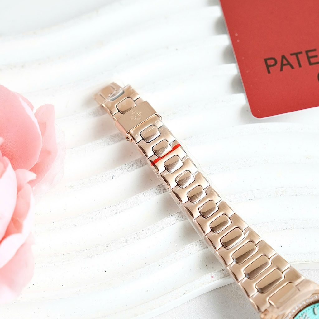 Đồng hồ Patek Philippe Nautilus 7118 nữ mặt trắng vỏ mạ vàng hồng Fake giá rẻ 31mm (2)