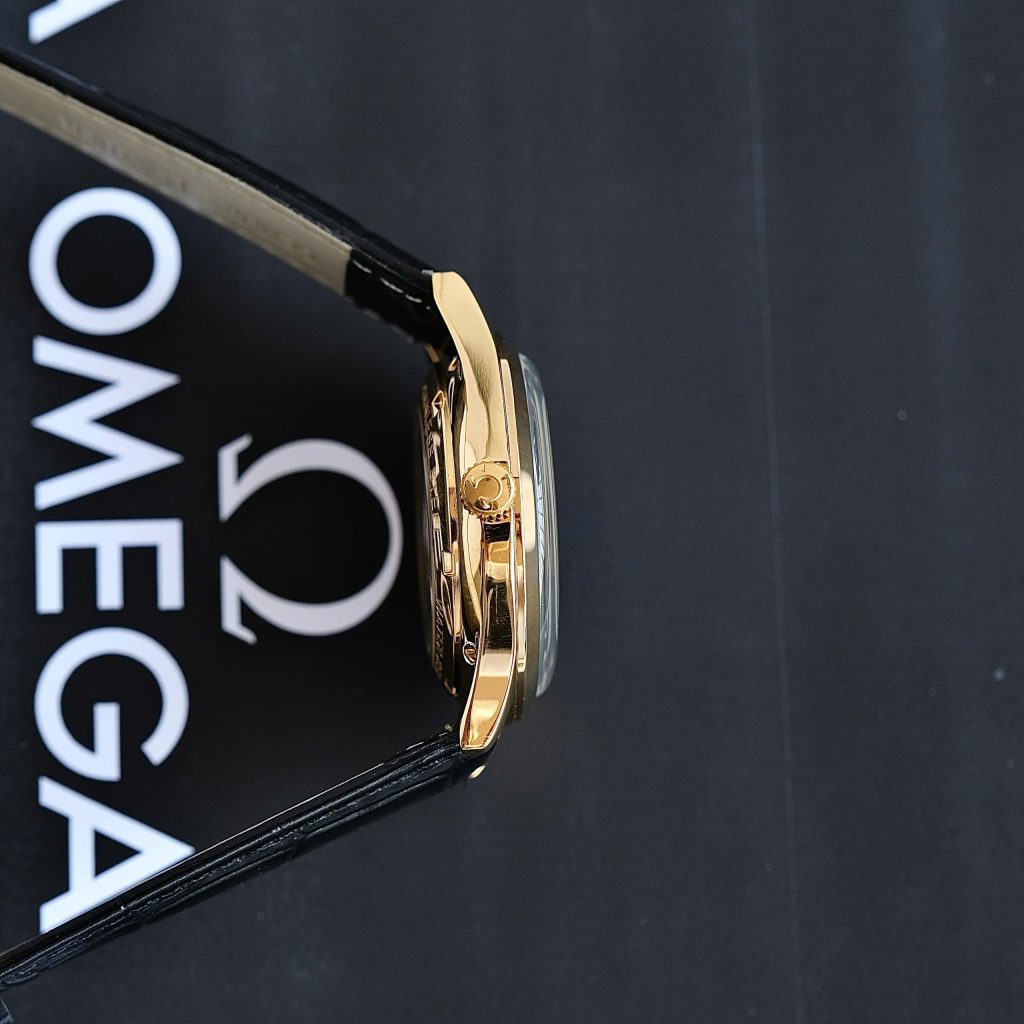 Đồng hồ nam Omega Fake giá rẻ mặt đen máy cơ Nhật 40mm (1)