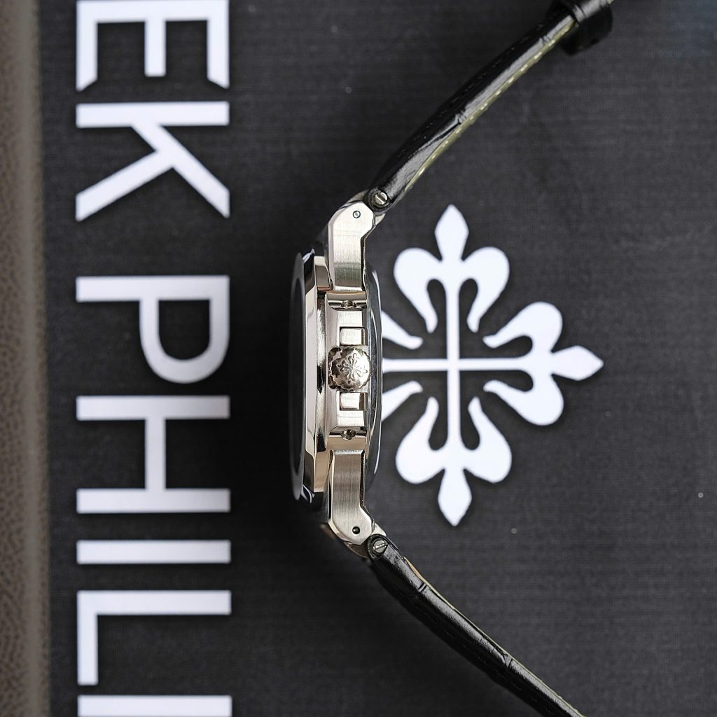 Đồng hồ nam Patek Philippe Nautilus Fake giá rẻ mặt đen máy cơ tự động 40mm (2)