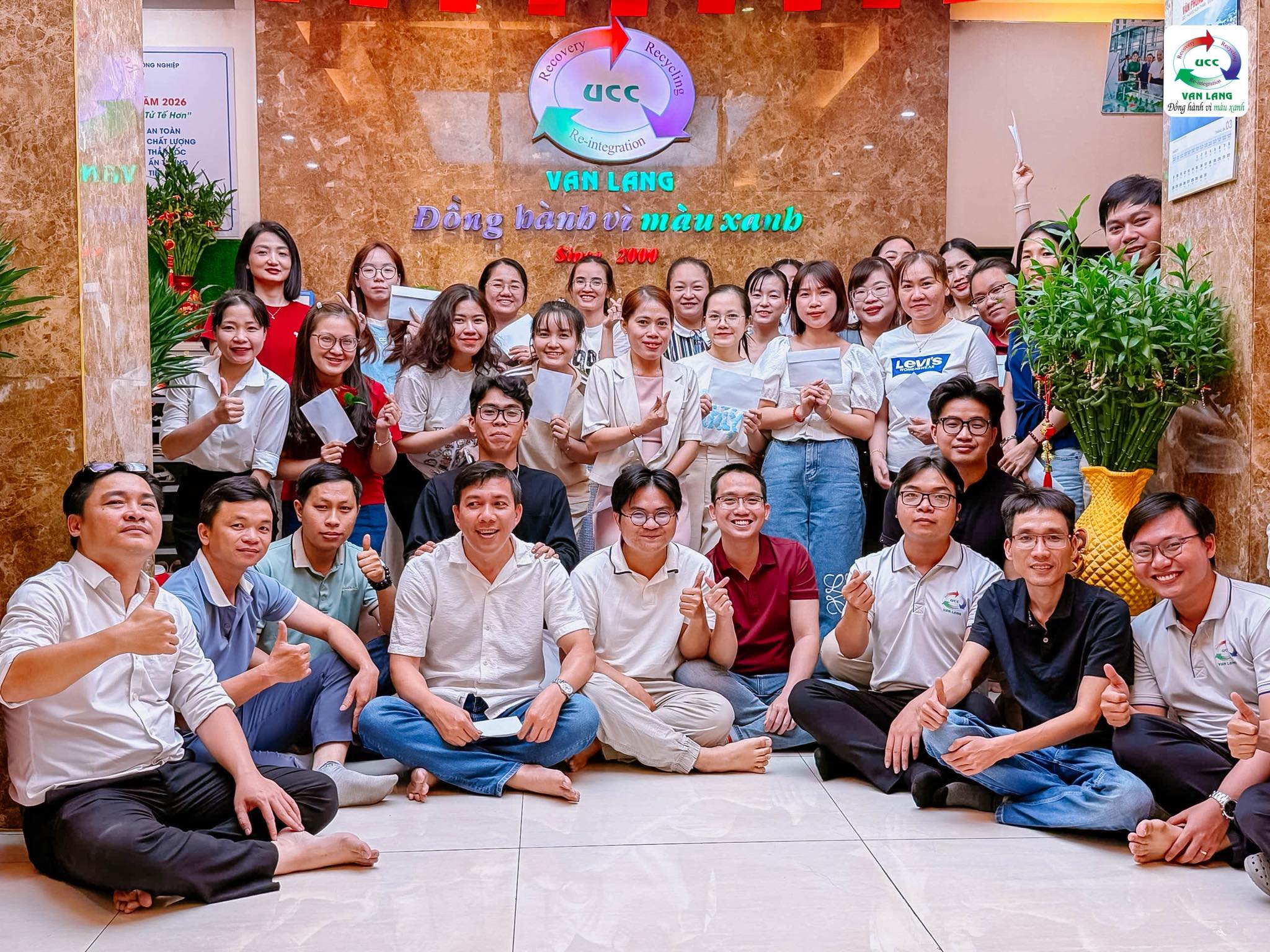 TÔN VINH NHỮNG ĐÓA HOA BẢN LĨNH TẠI CÔNG TY MÔI TRƯỜNG VĂN LANG