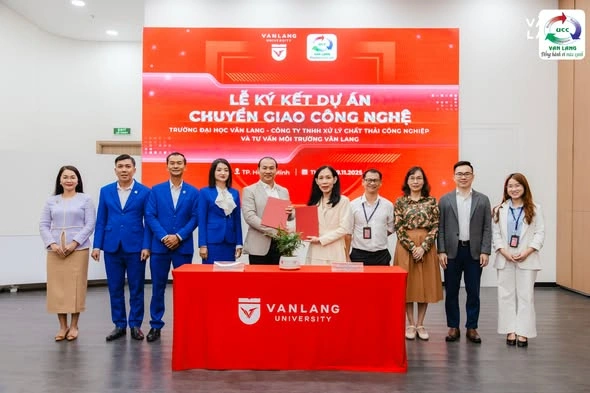 LỄ KÝ KẾT HỢP TÁC CHUYỂN GIAO CÔNG NGHỆ GIỮA CÔNG TY MÔI TRƯỜNG VĂN LANG & TRƯỜNG ĐẠI HỌC VĂN LANG