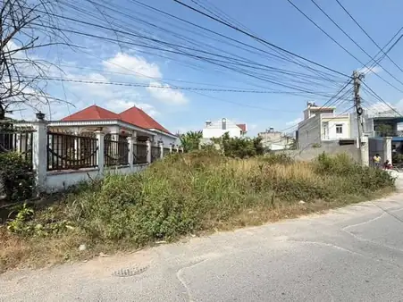 Đất mặt tiền DX 041 phú mỹ. Hướng đông nam Diện tích 5*28 thổ cư 50m Giá 2ty850 Cách phạm N…