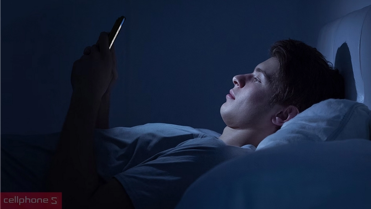 Trong môi trường tối, HONOR 400 Pro cho phép giảm độ sáng màn hình xuống mức cực thấp chỉ 1.5 nits