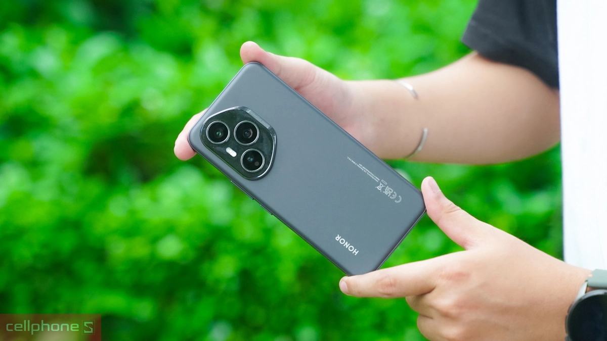 HONOR 400 Pro mỏng chỉ 8.1mm mang lại cảm giác cầm nắm nhẹ nhàng và thoải mái cho người dùng