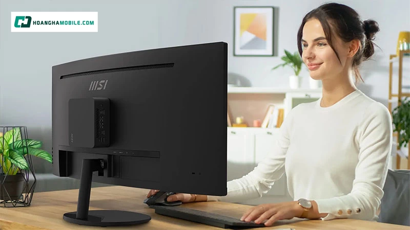 Độ cong 1500R được tính toán để mô phỏng chính xác tiêu cự tự nhiên của mắt người.