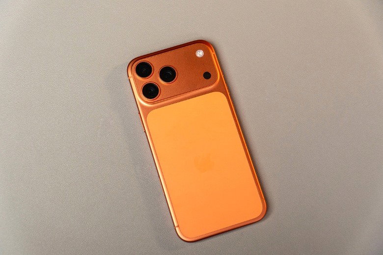 iPhone 17 Pro Max 1TB bề mặt láng mượt