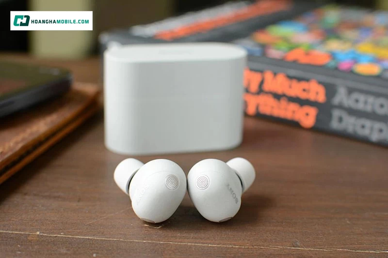 Trang bị kết nối bluetooth và mic đàm thoại.