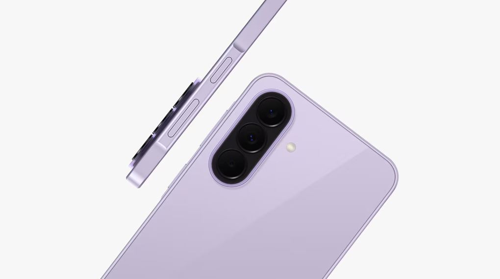 Samsung Galaxy A37 mỏng 7.4 mm cho cảm giác cầm nắm nhẹ nhàng, vừa vặn, dễ dàng sử dụng bằng một tay trong mọi tác vụ