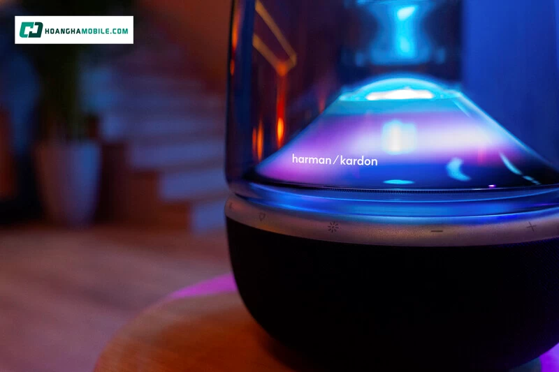 Thiết kế vòm trong suốt và hiệu ứng ánh sáng 360 độ của Harman Kardon Aura Studio 5 WiFi