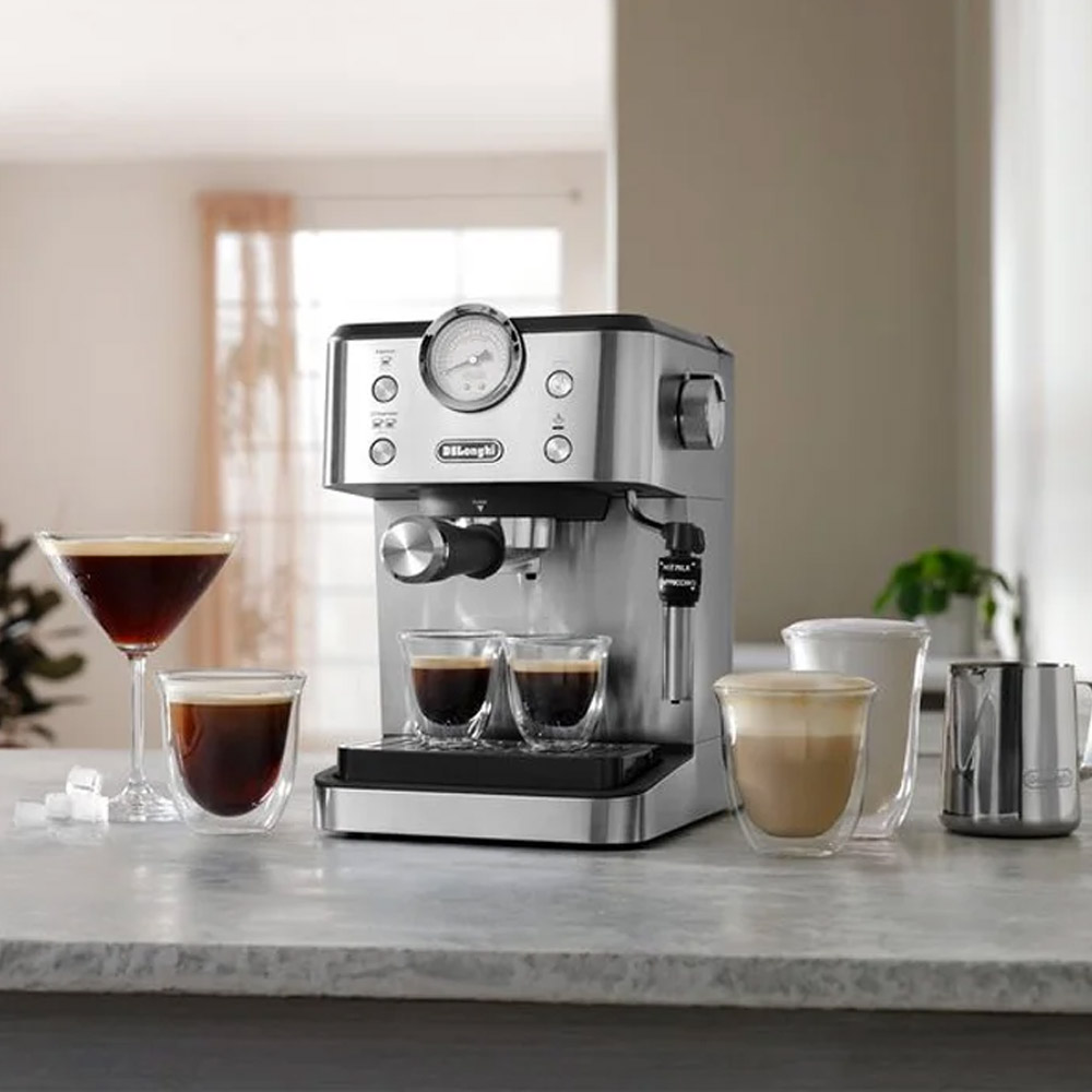 Máy Pha Cà Phê DeLonghi Classic EM450.M có thiết kế nhỏ gọn 