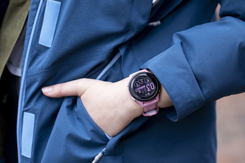 Màn hình AMOLED 1.1 inch của Garmin 265S hiển thị ngoài trời”