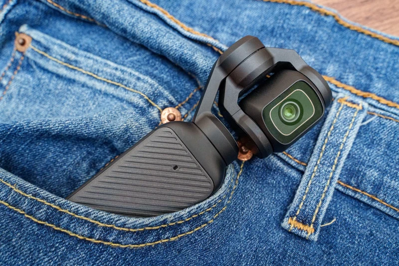 Gimbal của camera cầm tay DJI Osmo Pocket 3 vẫn giữ nguyên như trước đây, tập trung vào sự ổn định và chất lượng quay phim