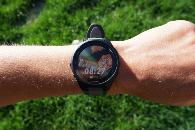Thiết kế nhẹ nhàng của đồng hồ garmin 165 music