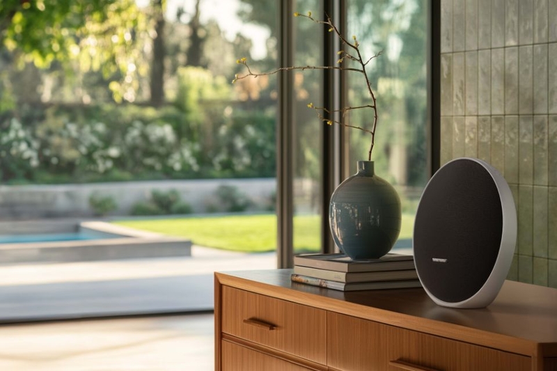 Harman Kardon Onyx Studio 9 cân chỉnh âm thanh tự động theo môi trường
