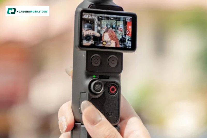 Thiết kế camera cầm tay cầm quay hằng ngày gọn nhẹ và linh hoạt.