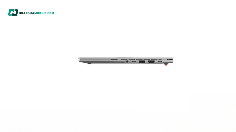 Laptop trang bị các cổng kết nối tiêu chuẩn.
