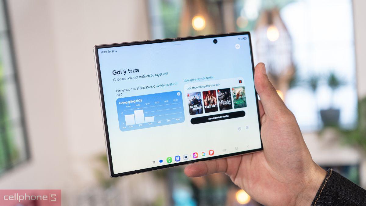 Camera selfie 12MP trên Samsung Galaxy Z Fold8 Wide 512GB có thiết kế đục lỗ nhỏ gọn